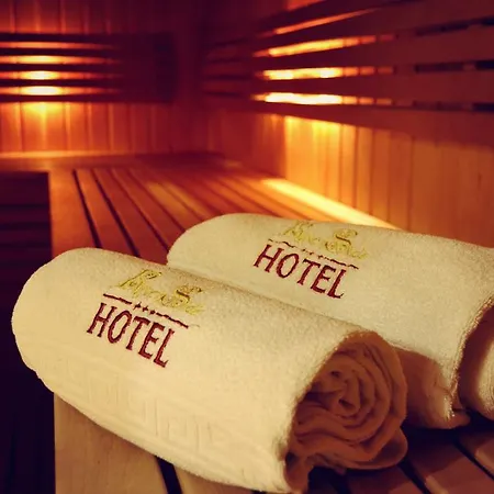 Riverside Hotel