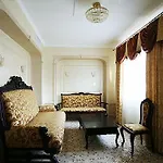 Riverside Hotel