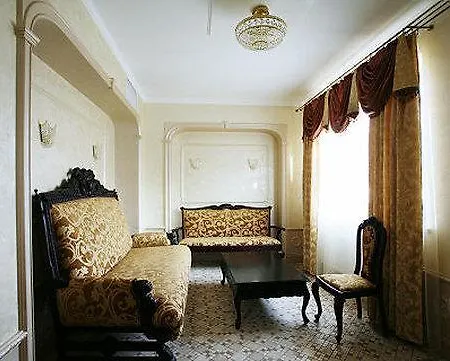 Riverside Готель